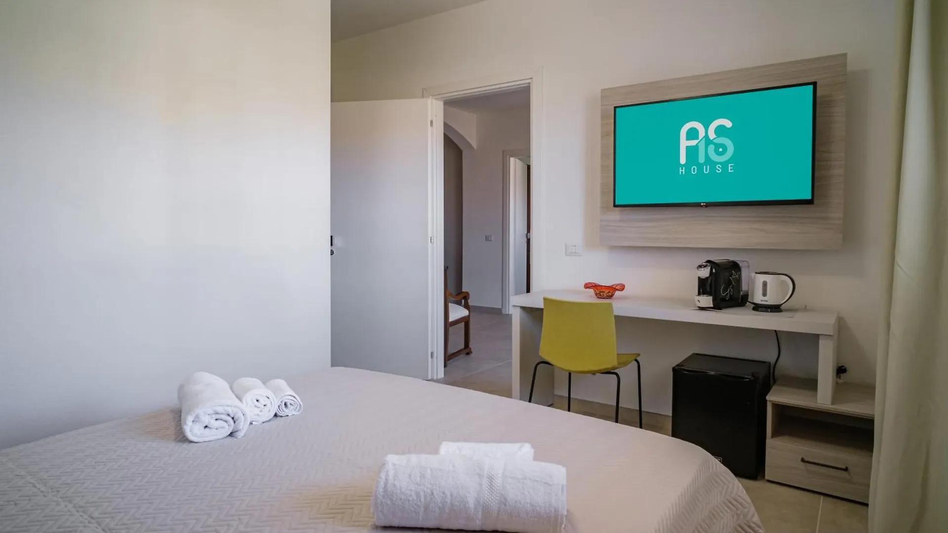 As 10 House Hotel Olbia 0*,  Italy